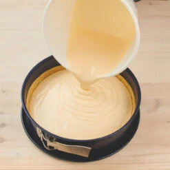 Dr. Oetker Käse-Streusel Kuchen -Deutschland Snack Verkäufe 2024 1 01 801700 Kaese Streusel Handling2 2023 1500x1500 jpg 1280x1280