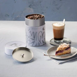 Dr. Oetker Aromadose "weiß-silber" -Deutschland Snack Verkäufe 2024 112205 1 A Kaffeedose weiss GH 1500x1500 1280x1280