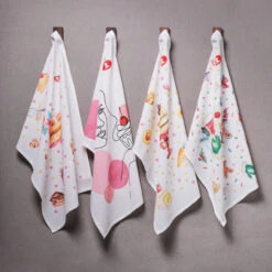 Dr. Oetker Geschirrtuch "Weihnachtsbäckerei" 6 Dr. Oetker Geschirrtuch "Weihnachtsbäckerei" -Deutschland Snack Verkäufe 2024 132329 132328 132305 132306 Geschirrtuch 4er ohne Logo 1500x1500px jpg 1280x1280