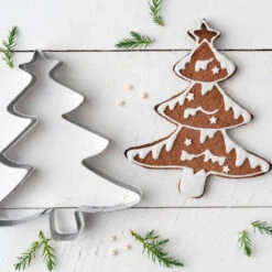 Dr. Oetker Riesen-Ausstecher / Backrahmen "Tannenbaum" 14 Dr. Oetker Riesen-Ausstecher / Backrahmen "Tannenbaum" -Deutschland Snack Verkäufe 2024 172204 Backrahmen Tannenbaum Mood 1200x1200 2 1280x1280