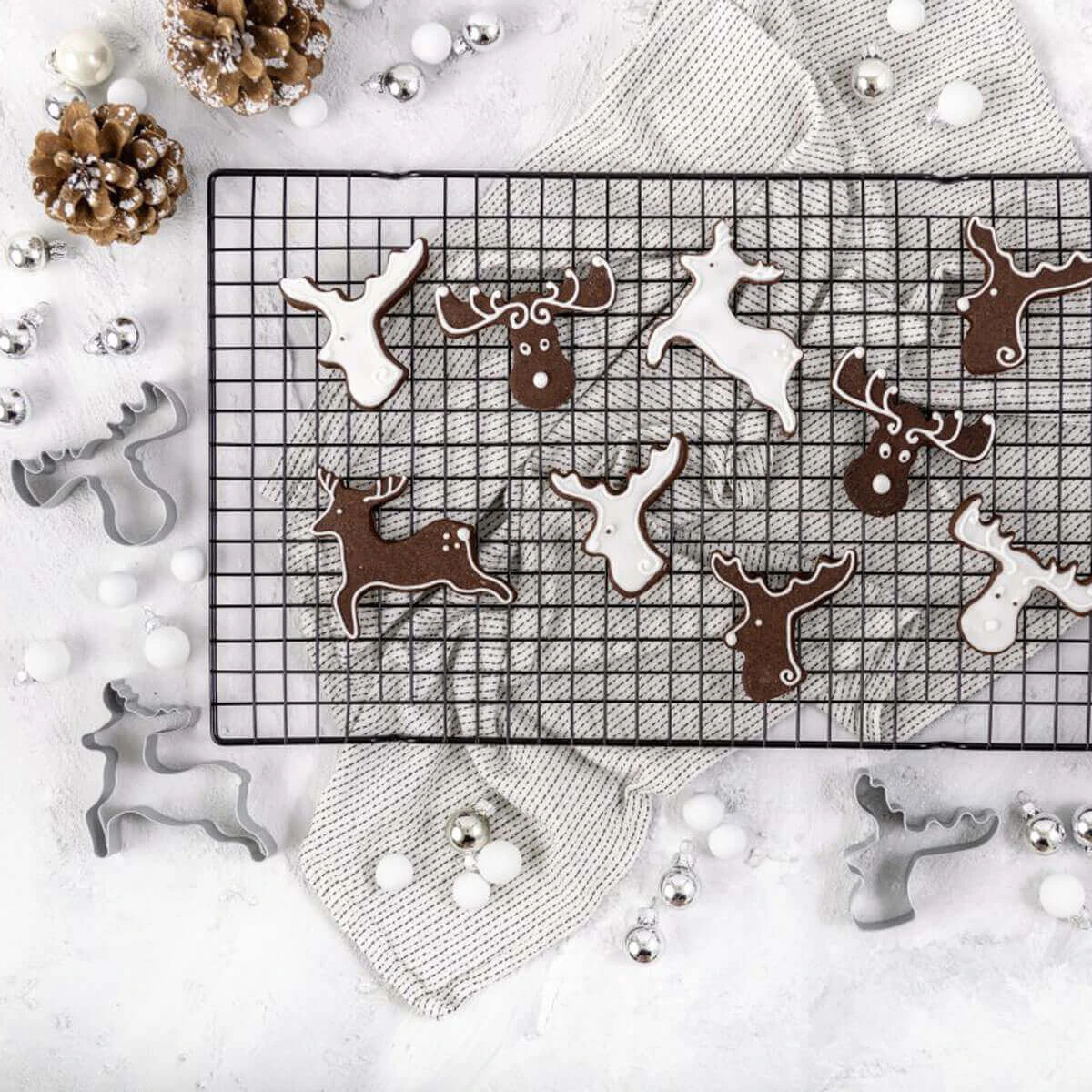 Dr. Oetker Ausstecher Hirsch Und Elch, 3-teilig 2 Dr. Oetker Ausstecher Hirsch Und Elch, 3-teilig – Bild 2